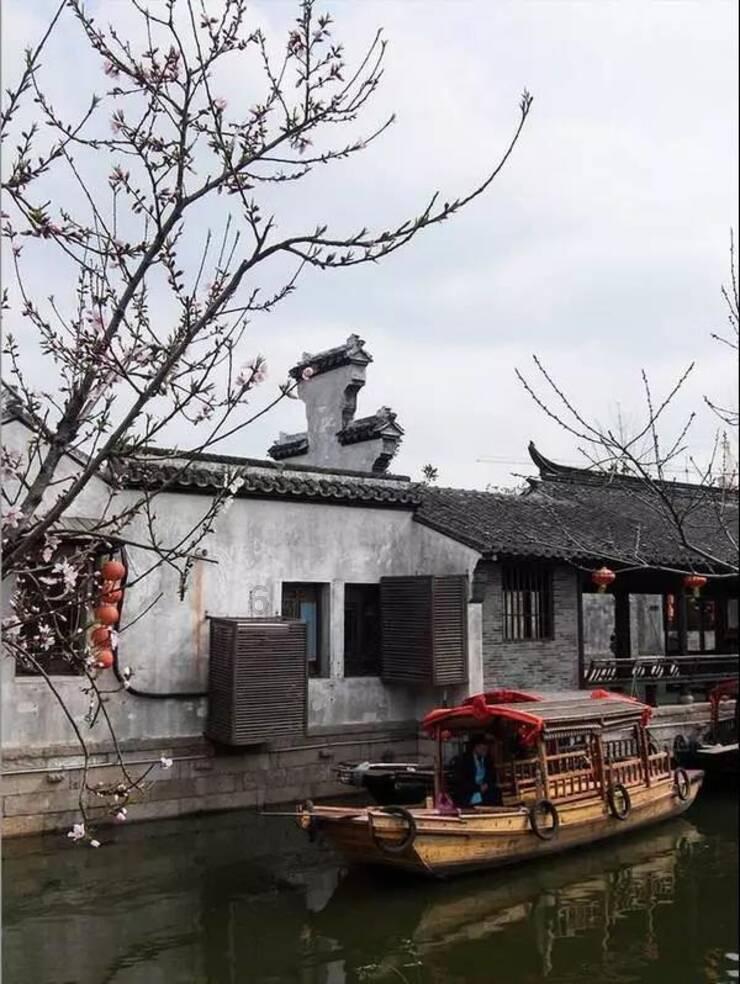 老师和大学生谈恋爱可以吗？